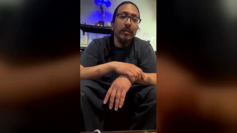 Snapshot of iturnonforme chatting on April 4, 2026, 10:40 pm Frederect Cumms online show from April 4, 2026, 10:40 pm