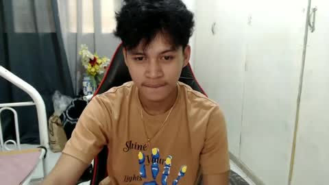 itzme_john online show from June 21, 2026, 1:52 am