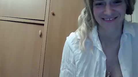 Snapshot of ivetta911 chatting on November 11, 2025, 2:28 pm ivetta911 online show from November 11, 2025, 2:28 pm