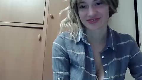 Snapshot of ivetta911 chatting on December 21, 2025, 1:29 pm ivetta911 online show from December 21, 2025, 1:29 pm