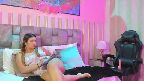 Snapshot of ivonne_kiss chatting on December 17, 2025, 11:16 am ivonne online show from December 17, 2025, 11:16 am