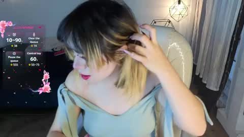 Snapshot of ivonny_sakura chatting on May 8, 2026, 12:32 pm Ivonny online show from May 8, 2026, 12:32 pm