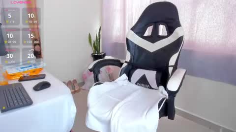 IVONSANCHEZ online show from June 22, 2026, 4:26 pm