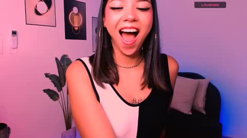 Snapshot of ivonyrose_ chatting on September 9, 2025, 10:20 pm Ivony Rose online show from September 9, 2025, 10:20 pm