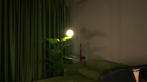 Snapshot of ivyehex chatting on June 7, 2026, 7:39 pm Sofa online show from June 7, 2026, 7:39 pm