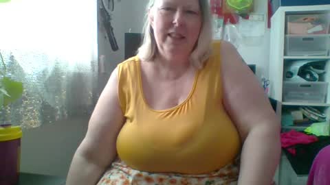 Snapshot of ivyjane3522 chatting on July 13, 2026, 2:20 pm ivyjane3522 online show from July 13, 2026, 2:20 pm