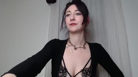 Ivy Rosie online show from February 10, 2026, 3:32 am