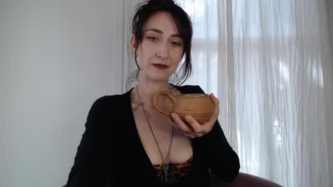 Ivy Rosie online show from April 3, 2026, 4:38 pm
