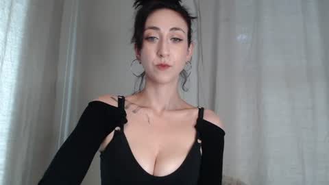 Ivy Rosie online show from August 4, 2026, 1:46 pm