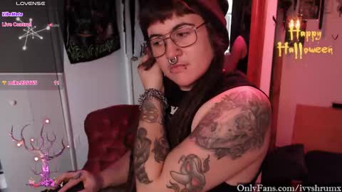 Snapshot of ivyshrumx chatting on October 16, 2025, 10:33 pm Ivy ShrumX online show from October 16, 2025, 10:33 pm