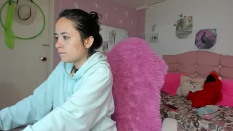Snapshot of ivyyemerald_ chatting on May 20, 2026, 12:00 pm IVY online show from May 20, 2026, 12:00 pm