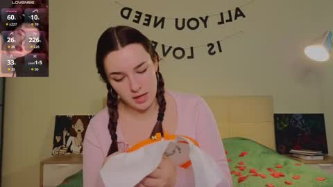 Snapshot of iwi_wi_wi chatting on February 15, 2026, 7:51 am Daisy online show from February 15, 2026, 7:51 am