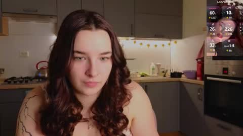 Snapshot of iwi_wi_wi chatting on March 8, 2026, 3:38 pm Daisy online show from March 8, 2026, 3:38 pm