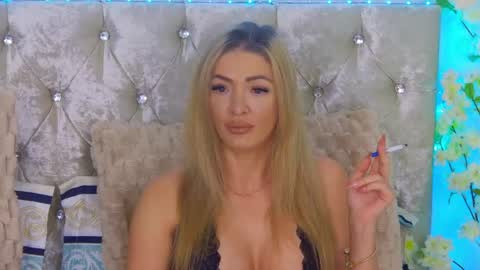 Izabella online show from May 26, 2026, 3:13 am