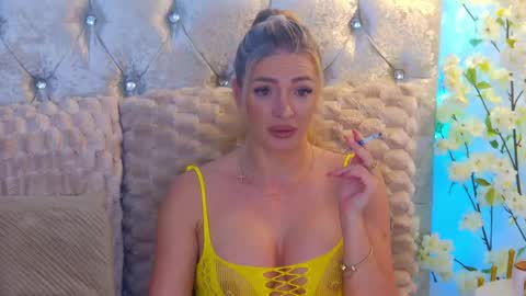 Izabella online show from May 31, 2026, 3:36 am
