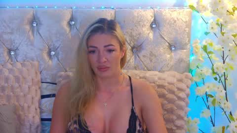 Izabella online show from June 3, 2026, 3:20 am