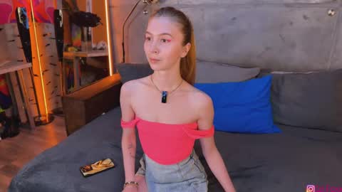 izi online show from September 20, 2025, 3:57 pm