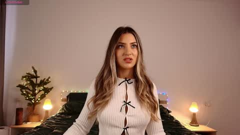 Snapshot of izy_bellee chatting on January 15, 2025, 10:49 am izy bellee online show from January 15, 2025, 10:49 am