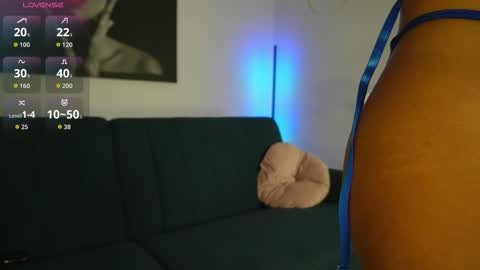 Snapshot of izy_bellee chatting on November 4, 2025, 10:42 pm izy bellee online show from November 4, 2025, 10:42 pm