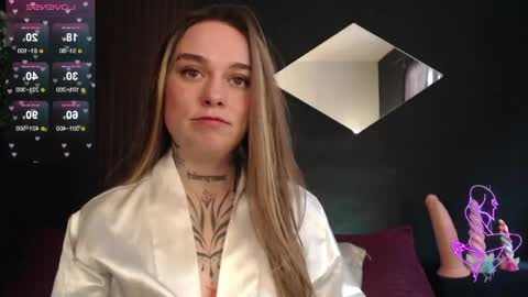 Lia online show from April 20, 2026, 3:26 pm