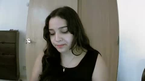 izzy_32 online show from February 18, 2026, 10:06 pm