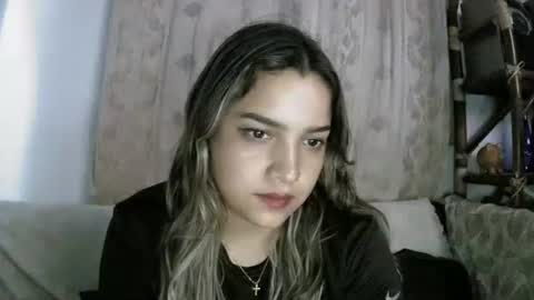 izzy_32 online show from April 19, 2026, 8:46 am