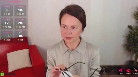 Snapshot of izzy_cam chatting on September 10, 2025, 5:29 am Queen of nylon Victoria online show from September 10, 2025, 5:29 am