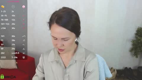 Snapshot of izzy_cam chatting on October 14, 2025, 6:03 am Queen of nylon Victoria online show from October 14, 2025, 6:03 am