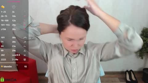 Snapshot of izzy_cam chatting on October 15, 2025, 5:40 am Queen of nylon Victoria online show from October 15, 2025, 5:40 am