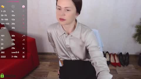 Snapshot of izzy_cam chatting on November 6, 2025, 5:30 am Queen of nylon Victoria online show from November 6, 2025, 5:30 am