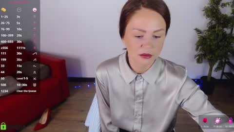 Queen of nylon  Victoria online show from August 5, 2026, 5:32 am