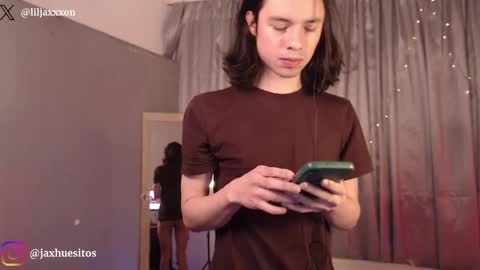 Snapshot of j_a_x_x_x_o_n chatting on May 1, 2026, 1:26 pm Hey im Jaxxxon check my info online show from May 1, 2026, 1:26 pm