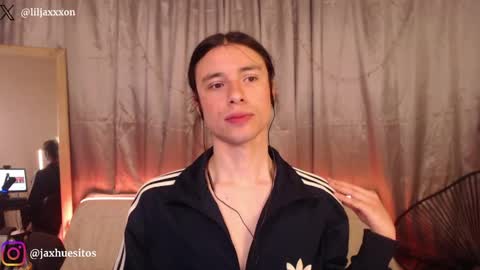 Snapshot of j_a_x_x_x_o_n chatting on June 6, 2026, 12:10 pm Hey im Jaxxxon check my info online show from June 6, 2026, 12:10 pm