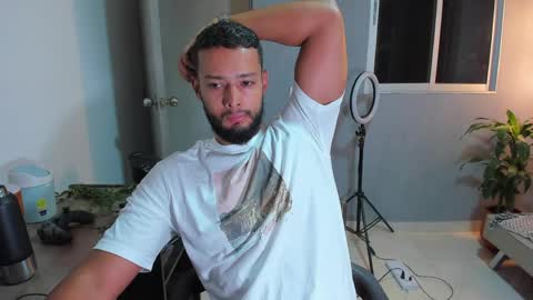 Snapshot of j_calix chatting on April 13, 2026, 11:54 pm Calix Independient model Insta and twt Calixsnake online show from April 13, 2026, 11:54 pm