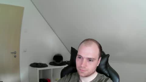 here4y online show from April 3, 2026, 7:50 am