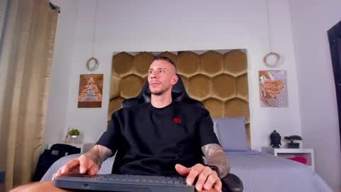 Snapshot of j_king__ chatting on May 25, 2026, 8:48 pm J King online show from May 25, 2026, 8:48 pm