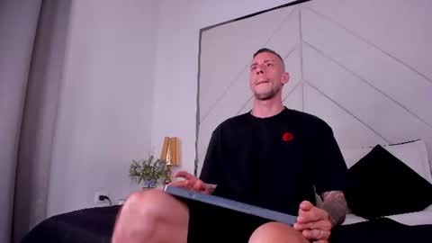 Snapshot of j_king__ chatting on June 19, 2026, 6:56 pm J King online show from June 19, 2026, 6:56 pm