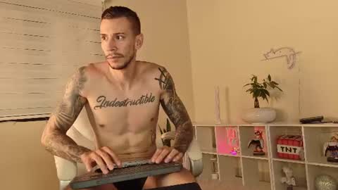 Snapshot of j_king__ chatting on July 6, 2026, 1:08 pm J King online show from July 6, 2026, 1:08 pm