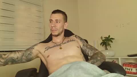 Snapshot of j_king__ chatting on July 28, 2026, 1:21 pm J King online show from July 28, 2026, 1:21 pm