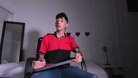 Snapshot of j_martony chatting on September 19, 2025, 12:28 pm j_martony online show from September 19, 2025, 12:28 pm