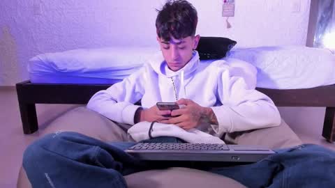 Snapshot of j_martony chatting on October 1, 2025, 11:49 am j_martony online show from October 1, 2025, 11:49 am