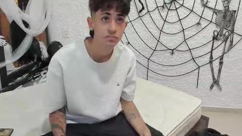 Snapshot of j_martony chatting on October 15, 2025, 11:32 am j_martony online show from October 15, 2025, 11:32 am