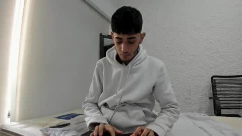 Snapshot of j_martony chatting on November 27, 2025, 12:07 pm j_martony online show from November 27, 2025, 12:07 pm