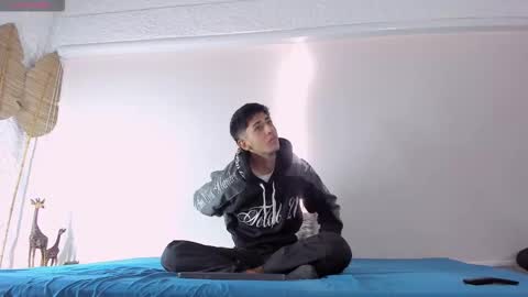 Snapshot of j_martony chatting on December 15, 2025, 1:04 pm j_martony online show from December 15, 2025, 1:04 pm