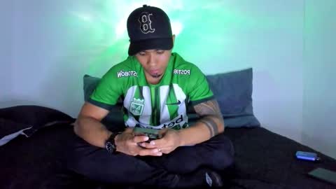 i am juan musiry independent model  online show from December 18, 2025, 3:01 am