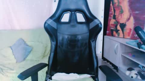 jade 18  online show from August 5, 2026, 1:36 pm