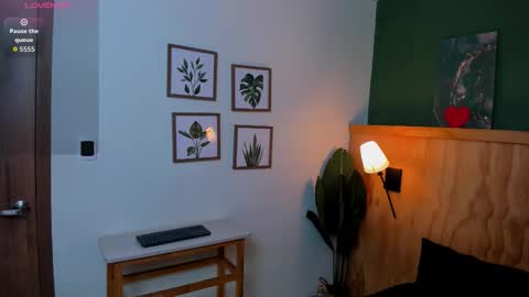 Snapshot of jabob_coper chatting on October 27, 2025, 3:10 am David online show from October 27, 2025, 3:10 am