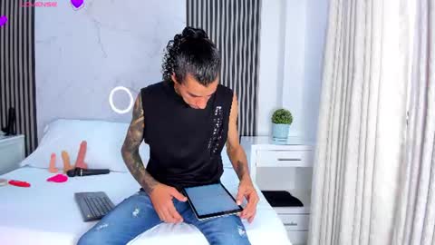 Snapshot of jackandrosse_ chatting on June 15, 2026, 1:24 pm Jack Rosse online show from June 15, 2026, 1:24 pm