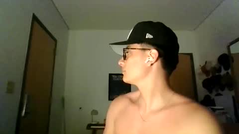 Snapshot of jackstrongof chatting on June 3, 2026, 1:41 am ImZacharyTyler online show from June 3, 2026, 1:41 am