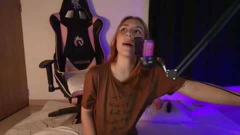 Linda Sofia help me get to 100 thumbs up online show from March 10, 2025, 4:28 am